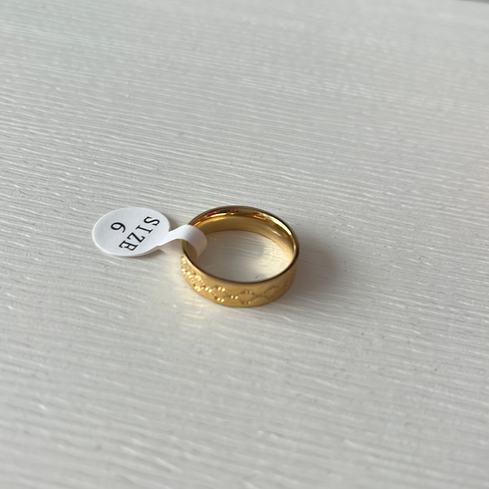 etched fashion gold ring